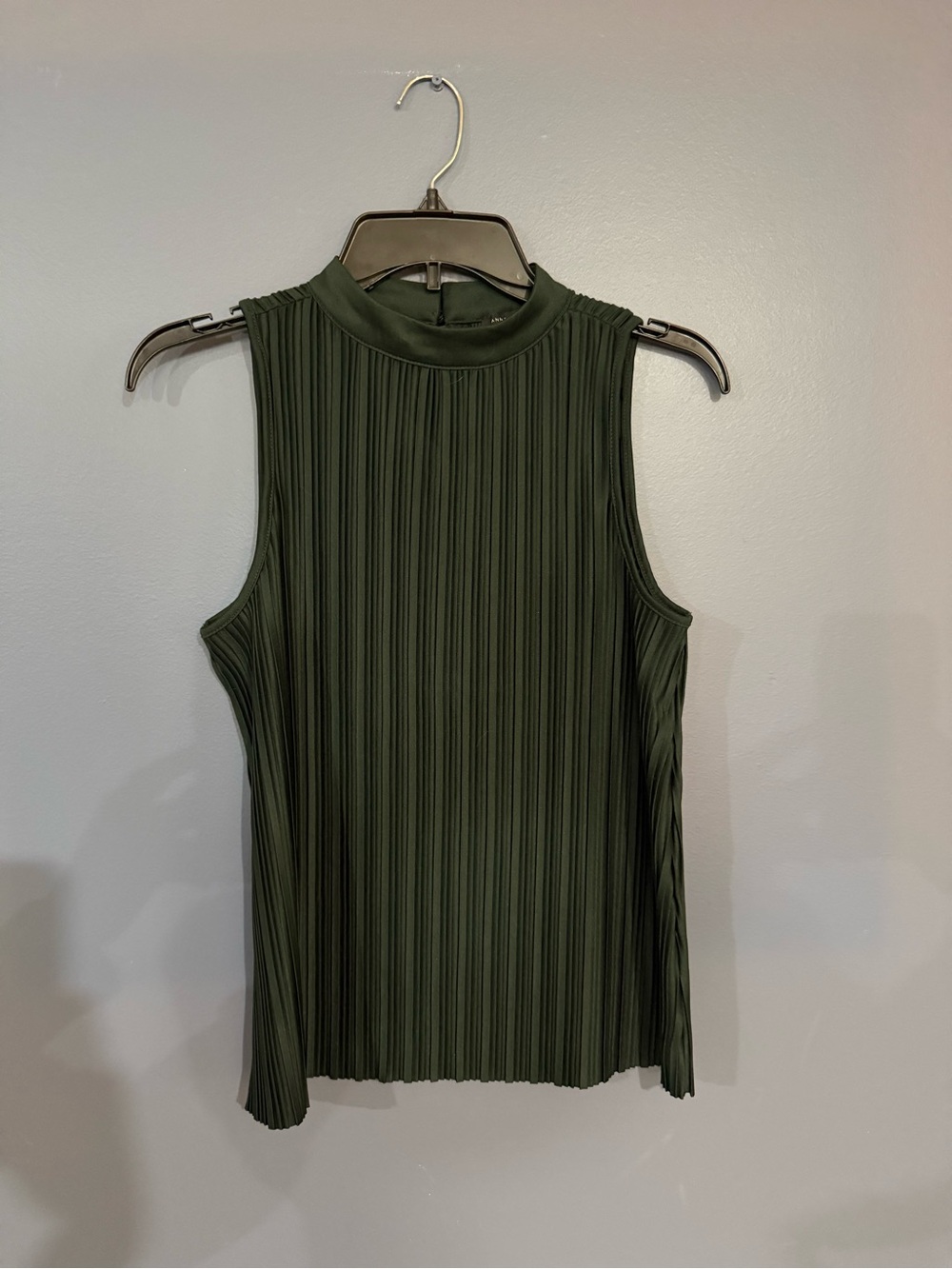 Ann Taylor Olive Green Sleeveless Pleated Mock Neck Tank